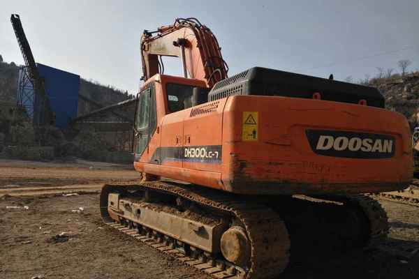 河南出售转让二手8500小时2011年斗山DH300挖掘机