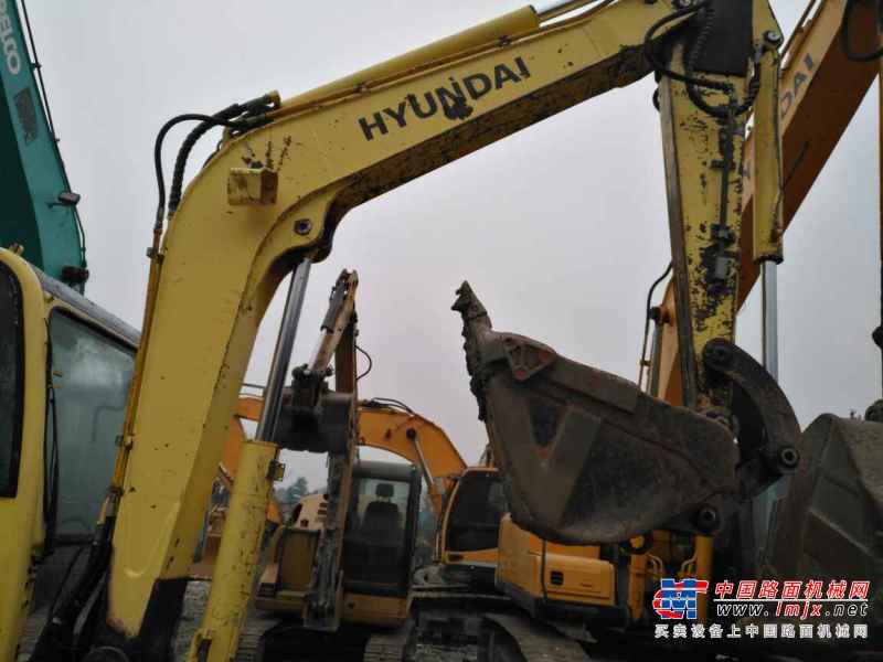 四川出售转让二手8300小时2010年现代R60挖掘机