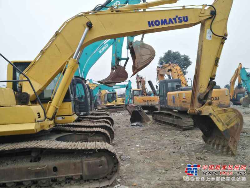 四川出售转让二手8500小时2011年小松PC240LC挖掘机