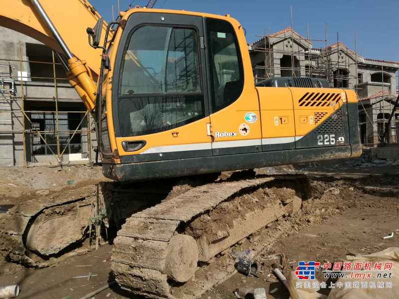 河南出售转让二手4197小时2010年现代R215挖掘机