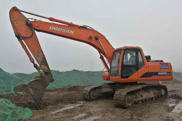 河南出售转让二手10000小时2010年斗山DH220挖掘机