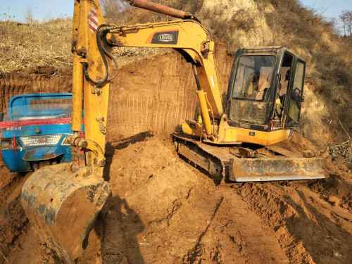 山西出售转让二手6000小时2011年福田雷沃FR65V8挖掘机
