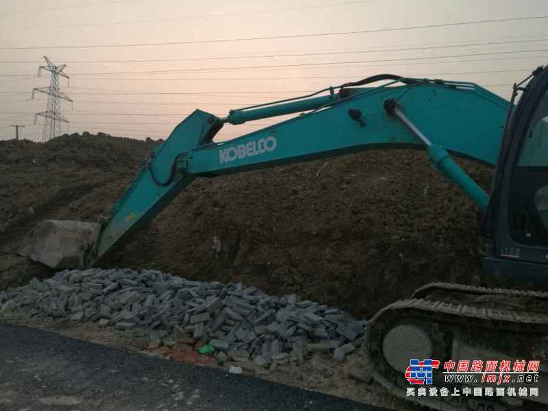 安徽出售转让二手8000小时2011年神钢SK210LC挖掘机