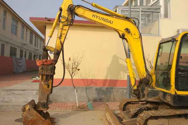 山东出售转让二手8000小时2009年现代R60挖掘机