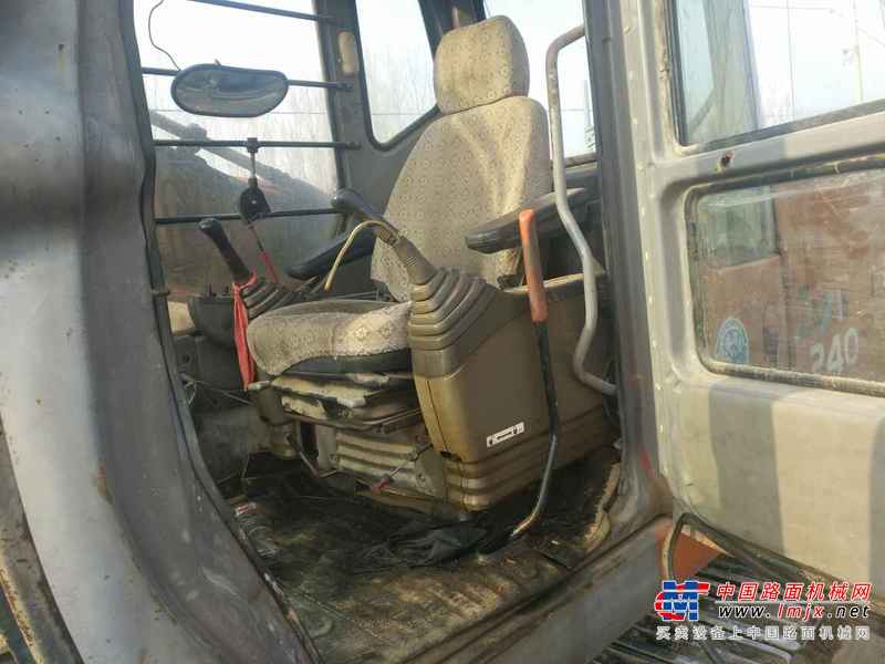 山东出售转让二手13000小时2005年日立ZX240挖掘机