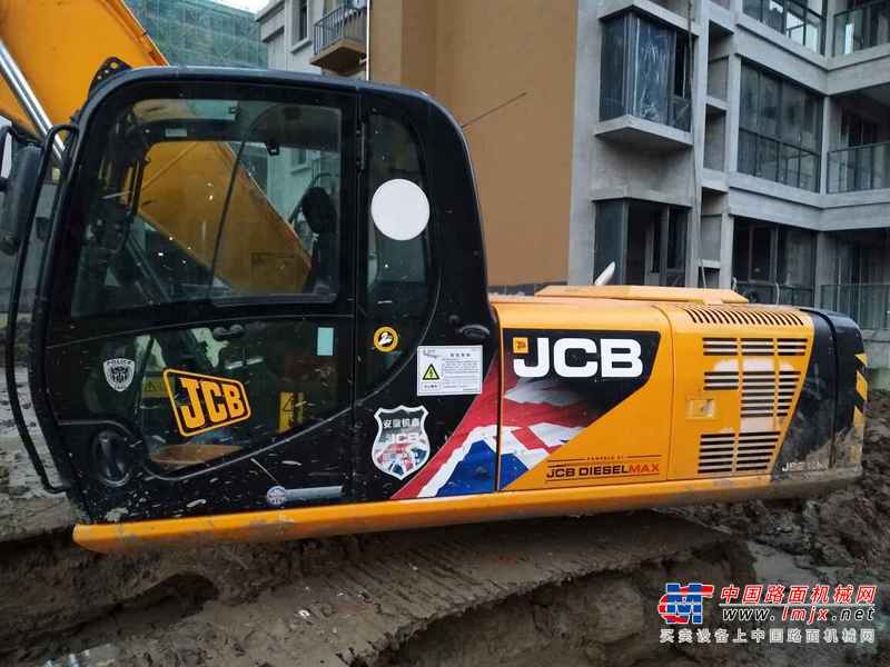 江苏出售转让二手3000小时2014年JCBJS210SC挖掘机