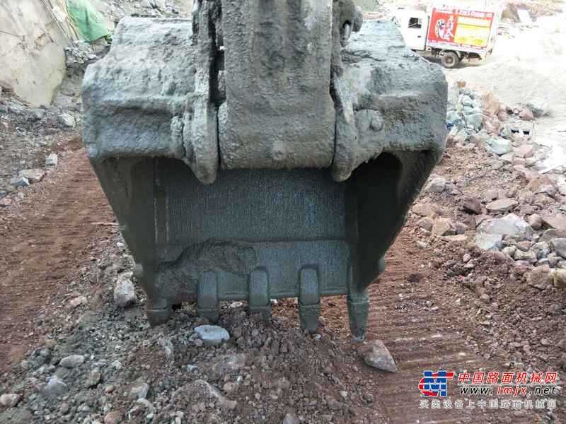 云南出售转让二手11700小时2009年小松PC240LC挖掘机