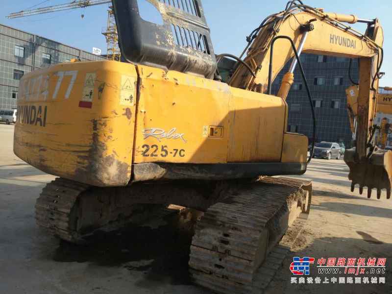 贵州出售转让二手5000小时2012年现代R215挖掘机