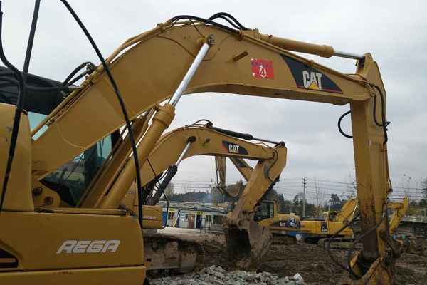 贵州出售转让二手3251小时2005年卡特彼勒320C挖掘机