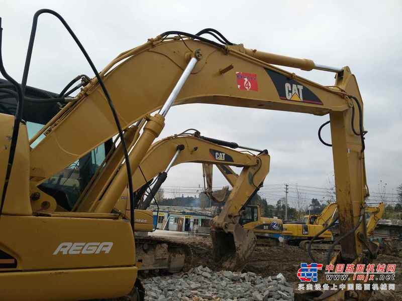 贵州出售转让二手3251小时2005年卡特彼勒320C挖掘机