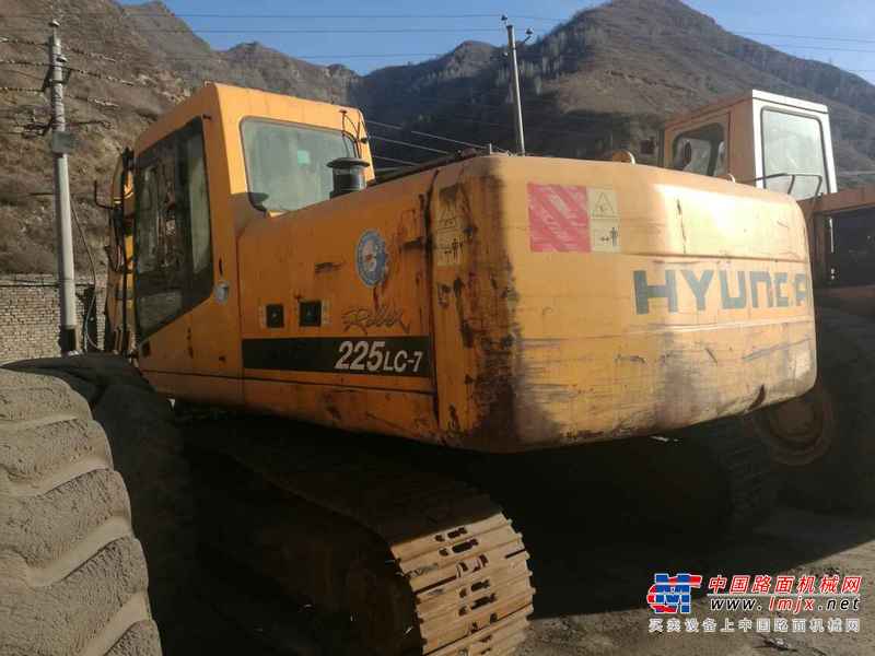 山西出售转让二手11000小时2008年现代R225LC挖掘机