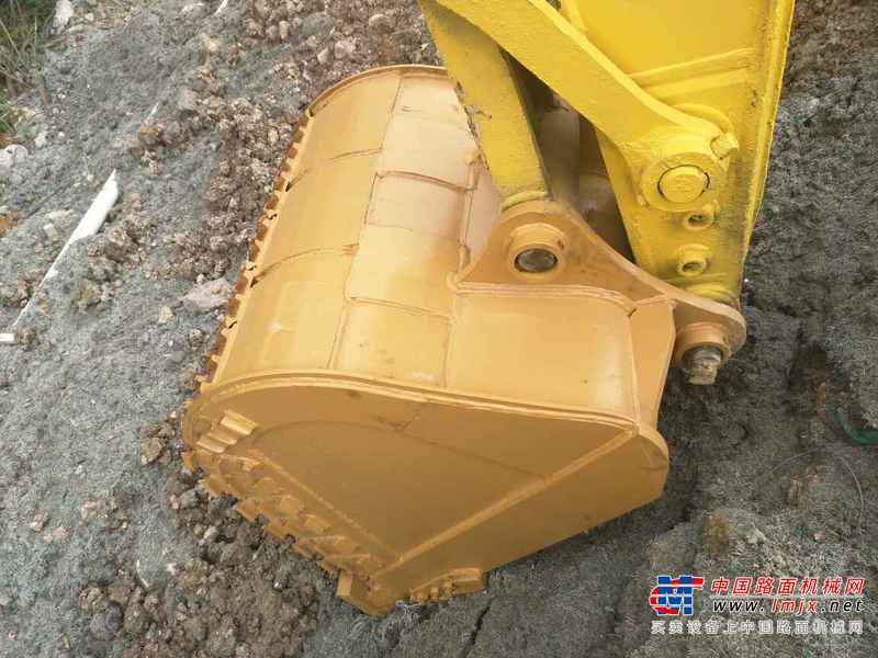贵州出售转让二手5000小时2013年小松PC220挖掘机