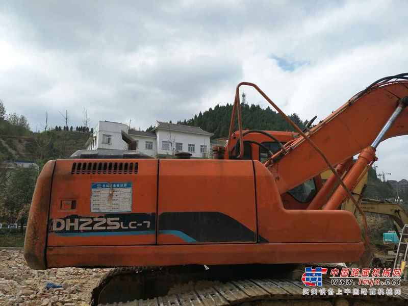 贵州出售转让二手11376小时2009年斗山DH225挖掘机