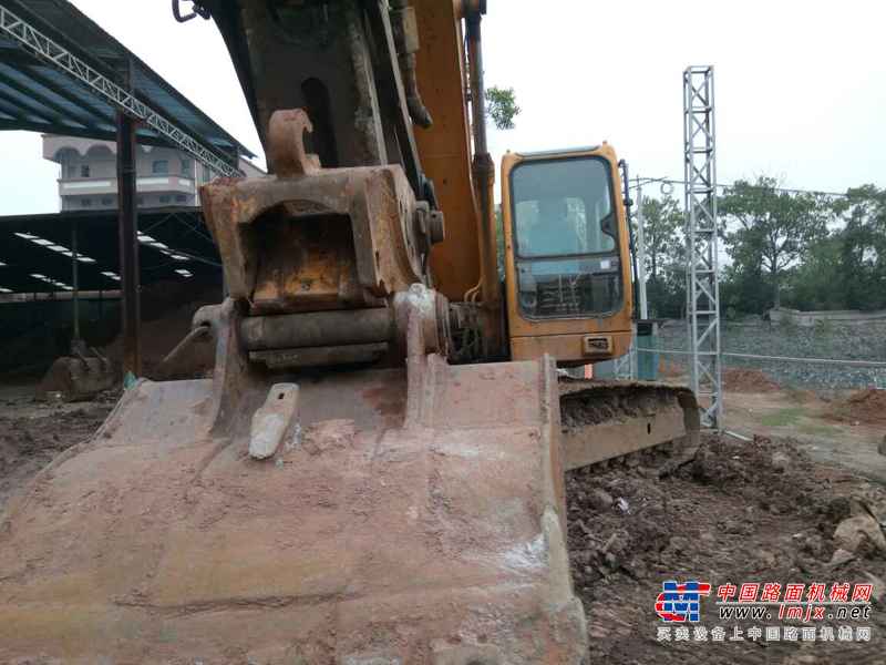 江西出售转让二手9999小时2005年现代R220挖掘机