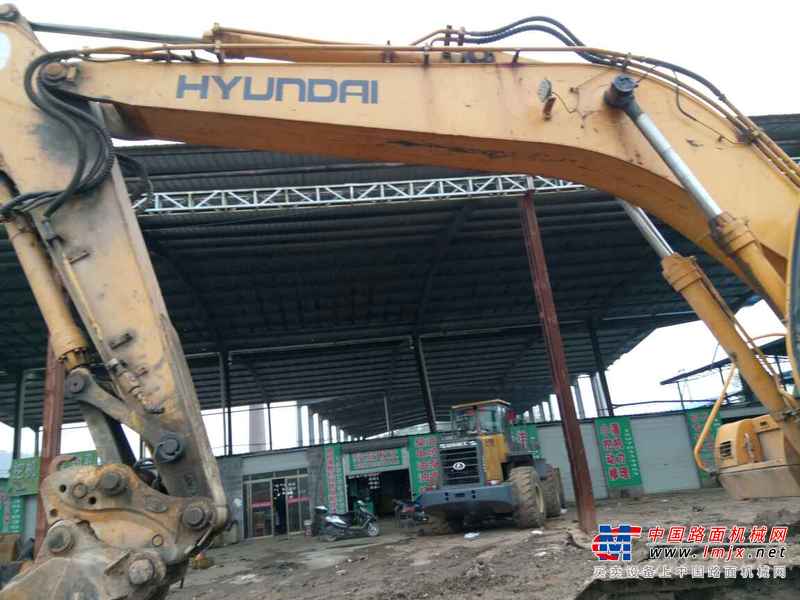 江西出售转让二手9999小时2005年现代R220挖掘机