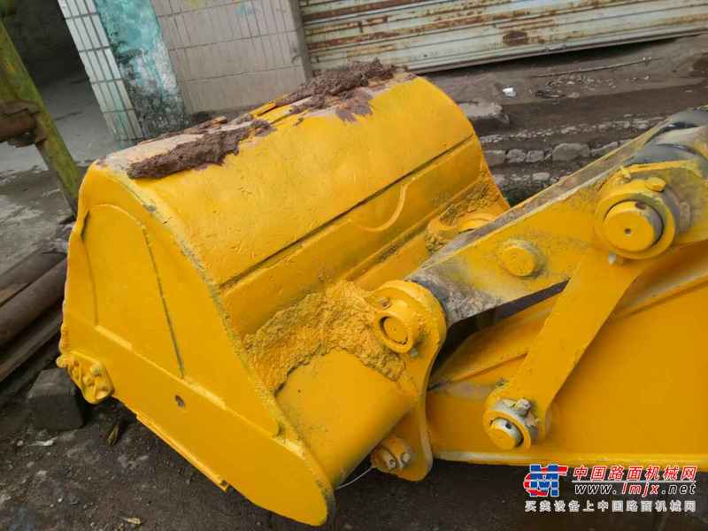 江西出售转让二手6800小时2012年龙工LG6225挖掘机