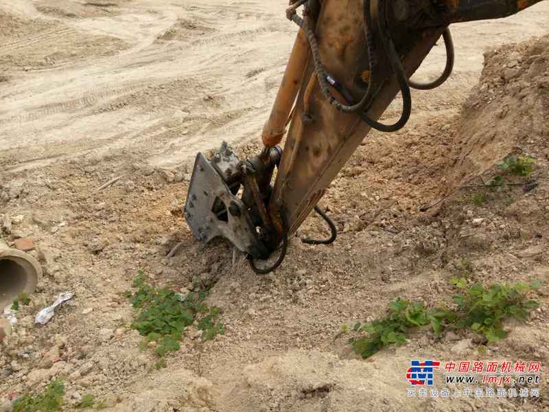 江西出售转让二手15000小时2006年现代R215挖掘机