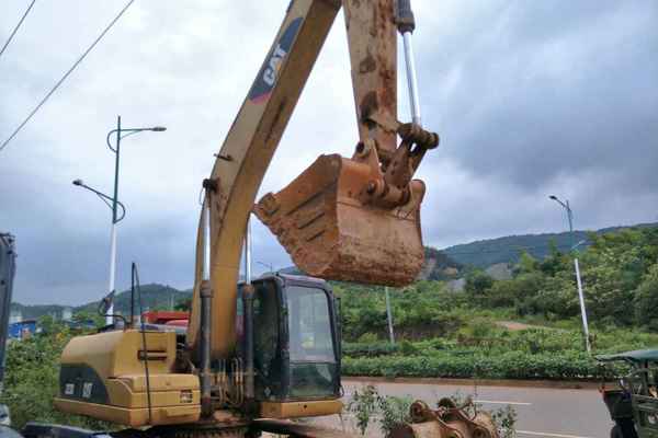 江西出售转让二手6000小时2010年卡特彼勒323DL挖掘机