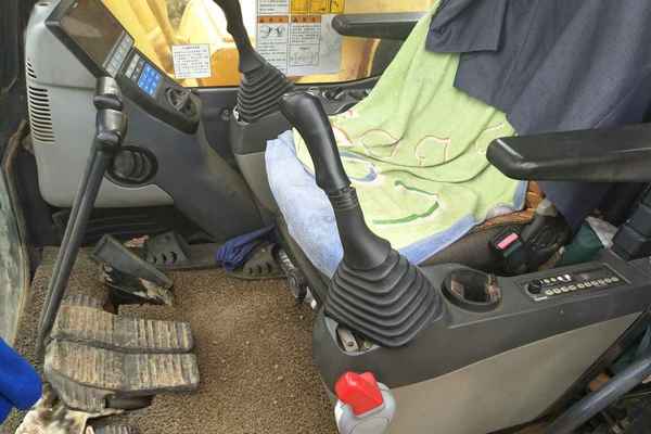 贵州出售转让二手9000小时2010年小松PC220挖掘机