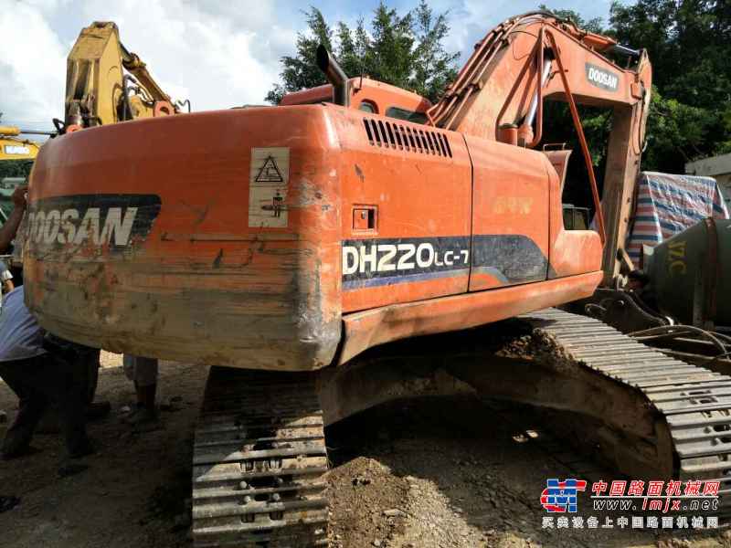 贵州出售转让二手15000小时2009年斗山DH220LC挖掘机