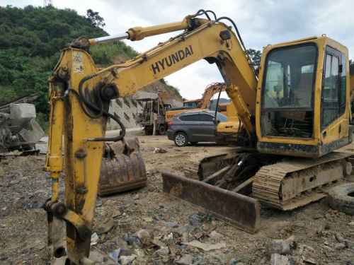 贵州出售转让二手8000小时2007年现代R80挖掘机