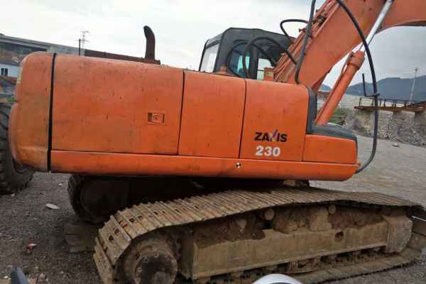 贵州出售转让二手18000小时2007年日立ZX200挖掘机