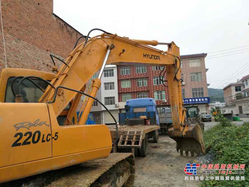 江西出售转让二手17980小时2005年现代R220LC挖掘机