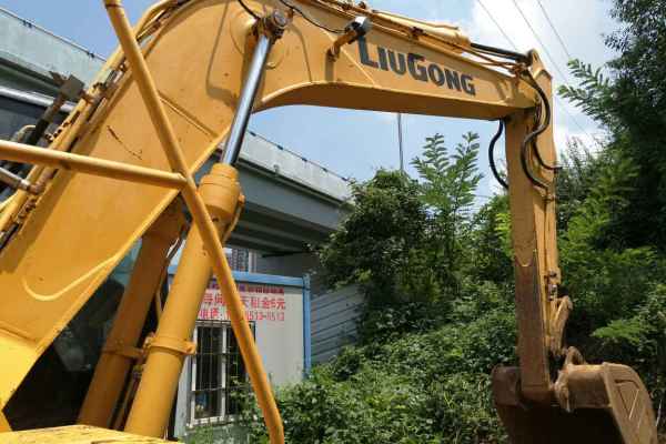 贵州出售转让二手3403小时2013年柳工915D挖掘机