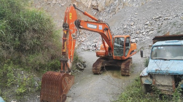 贵州出售转让二手7300小时2011年斗山DH215挖掘机