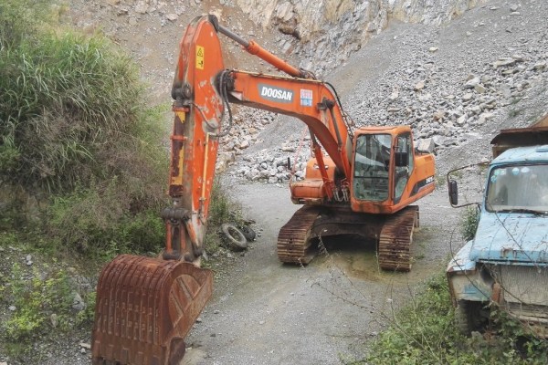 贵州出售转让二手7300小时2011年斗山DH215挖掘机