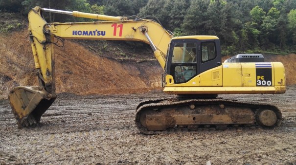 贵州出售转让二手6443小时2011年小松PC270挖掘机