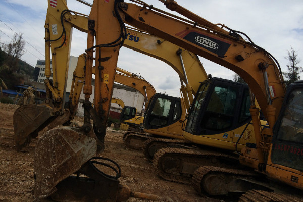 云南出售转让二手8000小时2011年福田雷沃FR150挖掘机