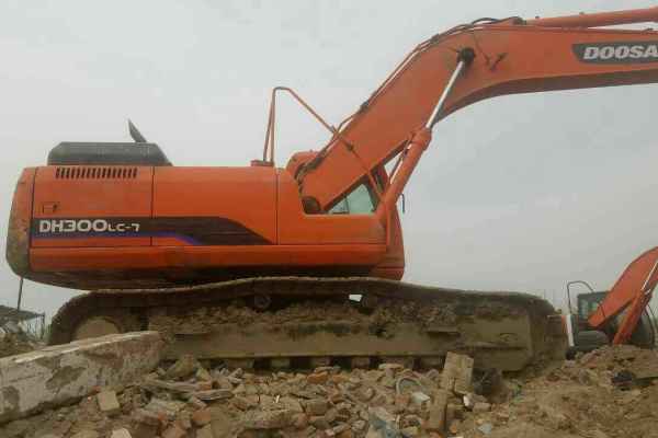 北京出售转让二手7101小时2011年斗山DH300LC挖掘机