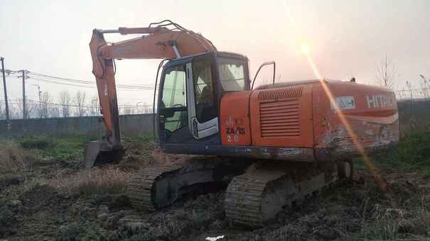 安徽出售转让二手7000小时2010年日立ZX200挖掘机