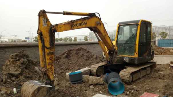 安徽出售转让二手15000小时2006年现代R60挖掘机