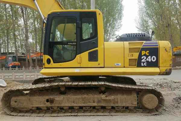 北京出售转让二手5682小时2012年小松PC240LC挖掘机