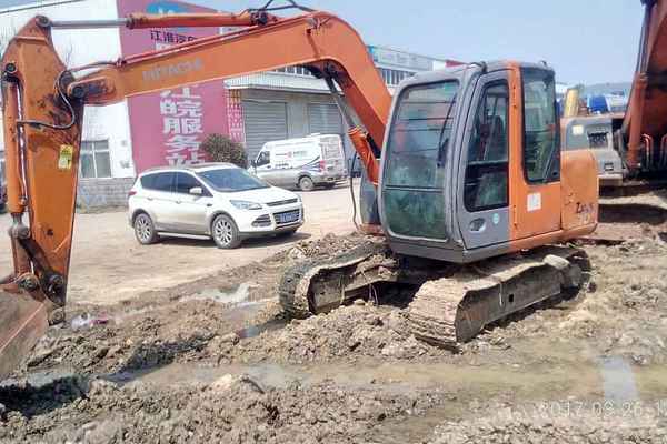 安徽出售转让二手7000小时2010年日立ZX70挖掘机