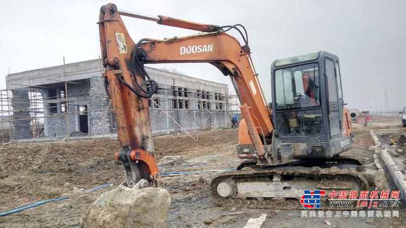 安徽出售转让二手9000小时2009年斗山DH55挖掘机