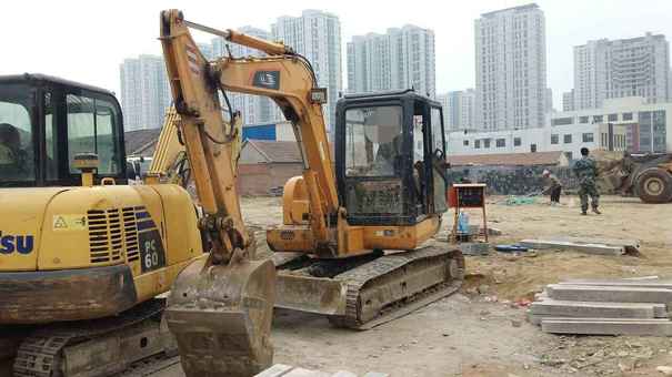 山东出售转让二手4300小时2012年福田雷沃FR65V8挖掘机