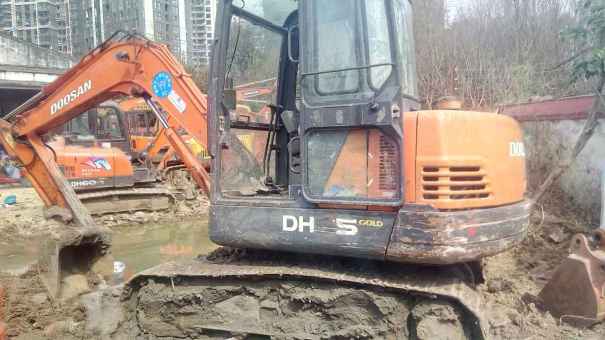 安徽出售转让二手12000小时2009年斗山DH55挖掘机