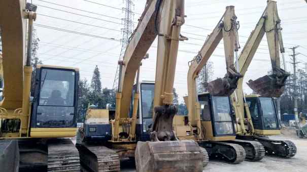 广东出售转让二手8000小时2003年小松PC120挖掘机