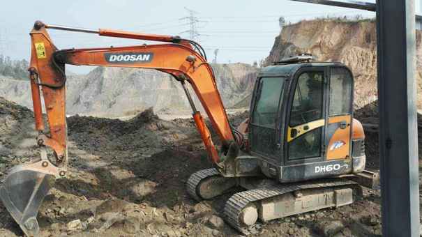 广东出售转让二手6000小时2012年斗山DH60挖掘机