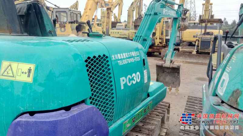 广东出售转让二手5800小时2006年小松PC30挖掘机