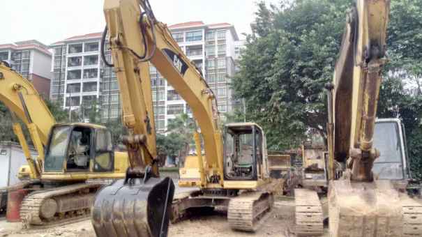 广东出售转让二手12000小时2004年卡特彼勒320B挖掘机