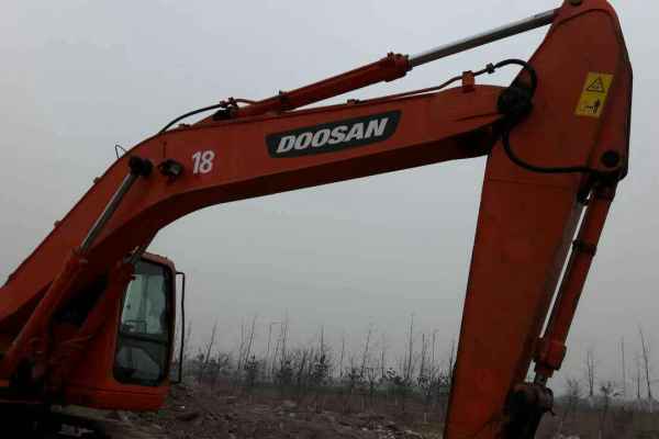 北京出售转让二手6800小时2010年斗山DH220LC挖掘机