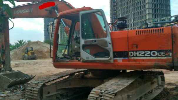 江西出售转让二手8900小时2011年斗山DH220LC挖掘机