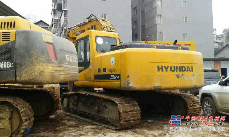 湖南出售转让二手15000小时2007年现代R225LC挖掘机
