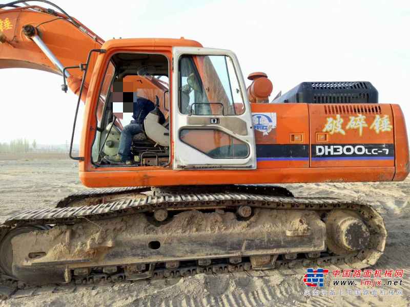 宁夏出售转让二手4000小时2010年斗山DH300LC挖掘机