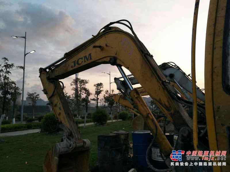 贵州出售转让二手6530小时2013年山重建机JCM906D挖掘机