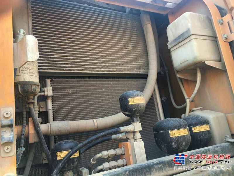 陕西出售转让二手5500小时2012年现代轮挖R210W挖掘机